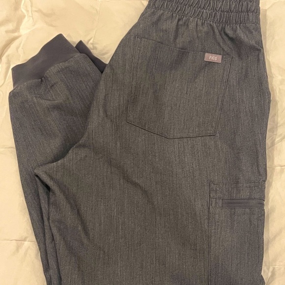Figs jogger scrub women bottoms in graphite size Large/Pettite - Picture 4 of 6